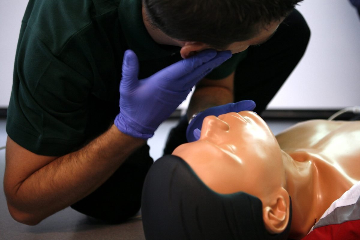 First aid course in practice